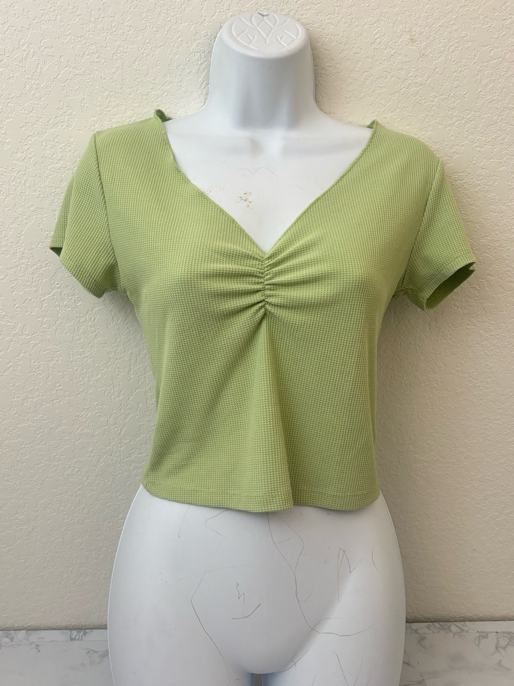 Wild Fable Pin tucked Crop Top Juniors M Green Pullover Short Sleeve Blouse
